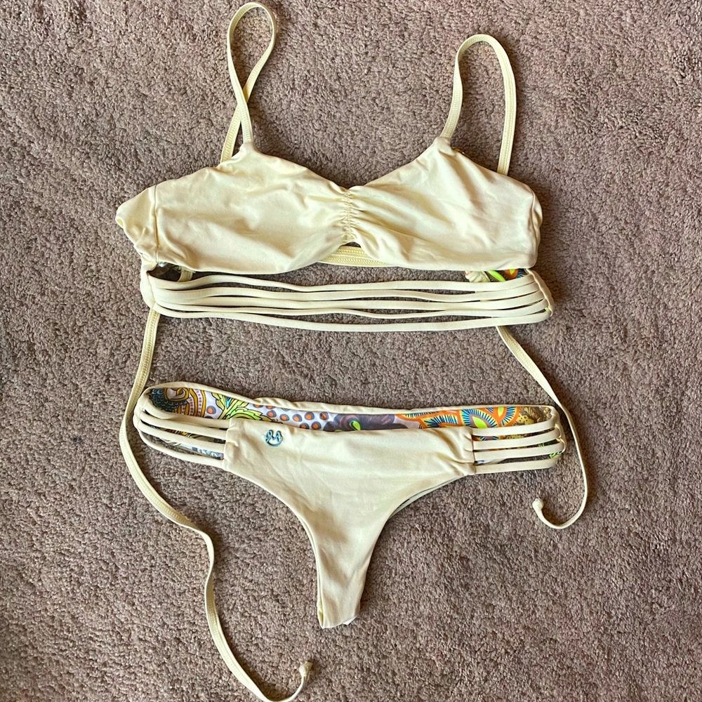 Maaji set in light yellow - medium.